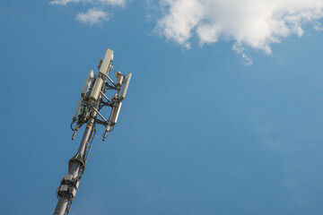 Obraz premium 3G, 4G, 5G Fast speed Wireless internet connection communication station on the cloudy dramatic sky. copy space for text