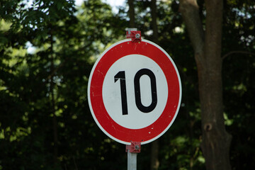 10 km Geschwindigkeitsschild