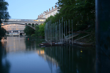 Riviere avec de la réflexion