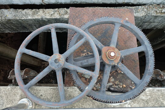 Mechanical cast iron wheels