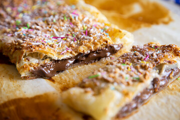 Chocolate hojaldre backed with almonds