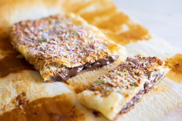 Chocolate hojaldre backed with almonds