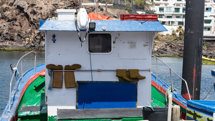 Fototapeta na wymiar Fischerboot im Hafen von Puerto del Carmen