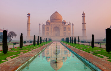 Sunrise over Taj Mahal 