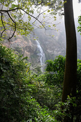 Plakat Wli Waterfalls in the middle of the mountains in Ghana.