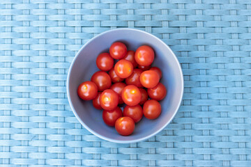 Bol de tomates cerises