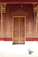 Porte d'une temple à Luang Prabang, Laos	
