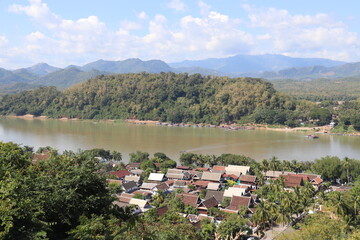 Paysage urbain et fleuve à Luang Prabang, Laos