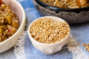 Whole ripe oats seeds cereal.