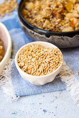 Whole ripe oats seeds cereal.