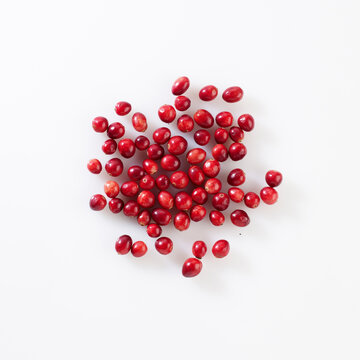 Produktaufnahme Cranberries auf wei&szlig;em Untergrund