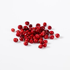 Produktaufnahme Cranberries auf weißem Untergrund