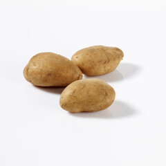 Produktaufnahme Kartoffeln auf weißem Untergrund