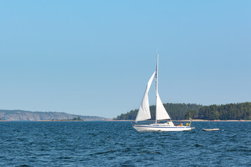 Fototapeta na wymiar White boat on the blue lake