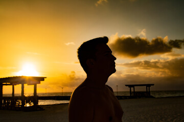 Amanecer en el mar