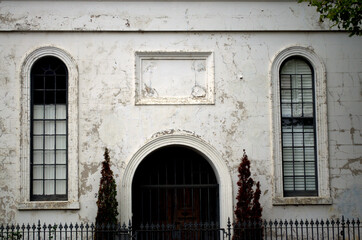 Fototapeta na wymiar White symmetrical facade of an old building at Melbourne City, Australia