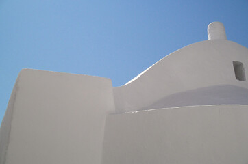 Fototapeta na wymiar White church in Mykonos:detail