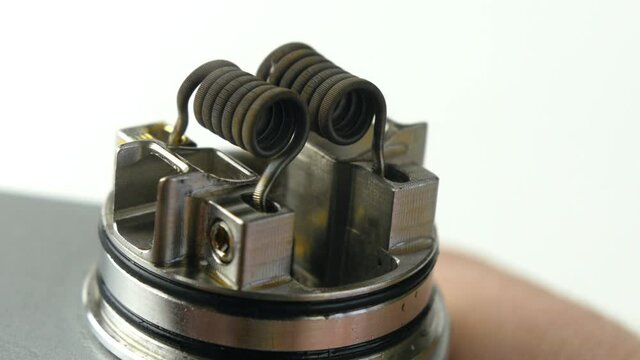 Vaping atomizer with clapton coil is working.