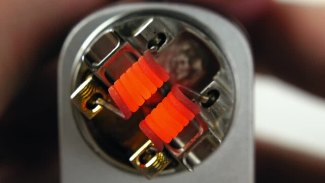 Vaping atomizer with clapton coil is working.
