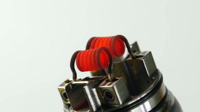 Vaping atomizer with clapton coil is working.