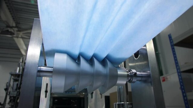 equipment makes gofferings on material for protective masks