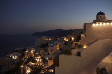 Fototapeta premium Oia Santorini view during sunset with beautiful purple sky