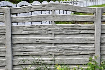 Płot z betonu imitacja deski © merko