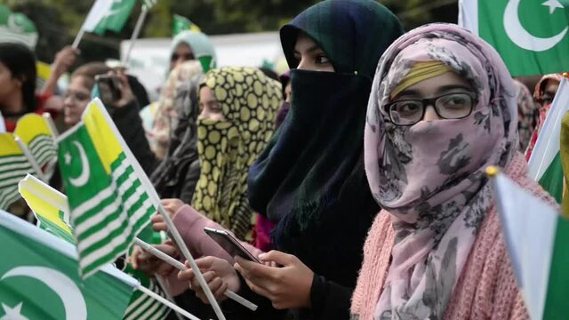 Pakistani students rally to express solidarity with Indian Kashmiris in Lahore, Pakistan, Tuesday, Feb. 4, 2020.
