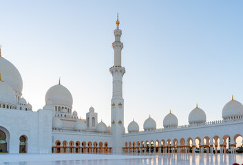 Fototapeta na wymiar Abu Dhabi Sheik Zayed Grand Mosque | Islamic architecture | Located in the capital city of the United Arab Emirates | Tourist attraction | Ramadan, Eid