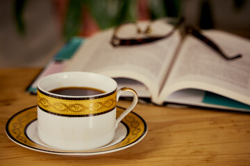 Preparation of a delicious Colombian café traditionally filtered with fabric. On the table implements necessary for its preparation and how to serve it.