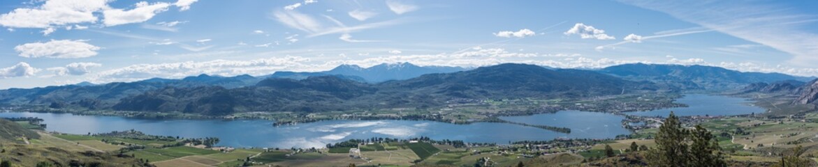 Fototapeta na wymiar Scenic View Of Osoyoos, BC, Canada