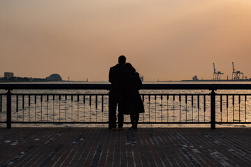 Fototapeta premium Silhouette at Diamond point of Osaka Bay Area