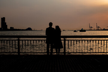 Fototapeta premium Silhouette at Diamond point of Osaka Bay Area