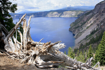Fototapeta na wymiar View of Crater Lake from its many scenic ridges.