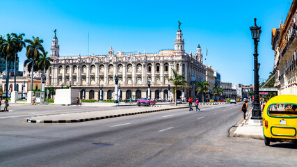 Fototapeta na wymiar HAVANA,CUBA. High resolution panoramic view of downtown Havana with the Capitol building and classic American cars.