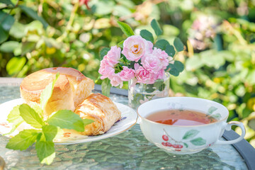 午後のティータイム 紅茶とスコーン/アフタヌーンティー