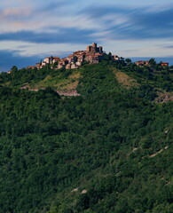 Fototapeta na wymiar Vista di Rocca di Cave