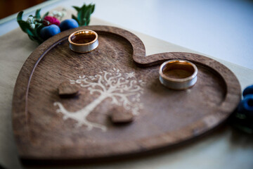 wedding gold rings in a wooden box