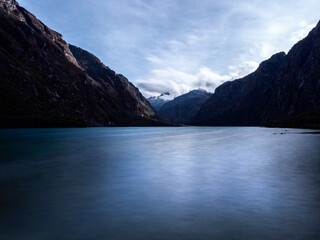 Fototapeta premium Scenic lake with surrounding mountains in the national park Huascarán in the Andes of Peru