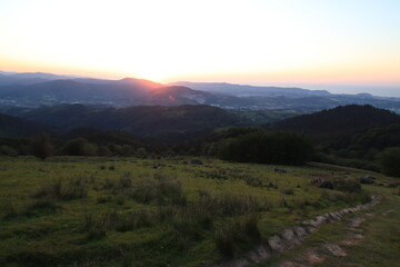 Obraz premium Puesto de sol desde el monte Adarra 