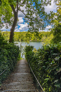 &Uuml;ath to Lake called Schlachtensee in Berlin