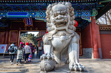 Obraz premium Traditional figure of imperial guardian lion next to gate of Jingshan Park in Beijing city, China