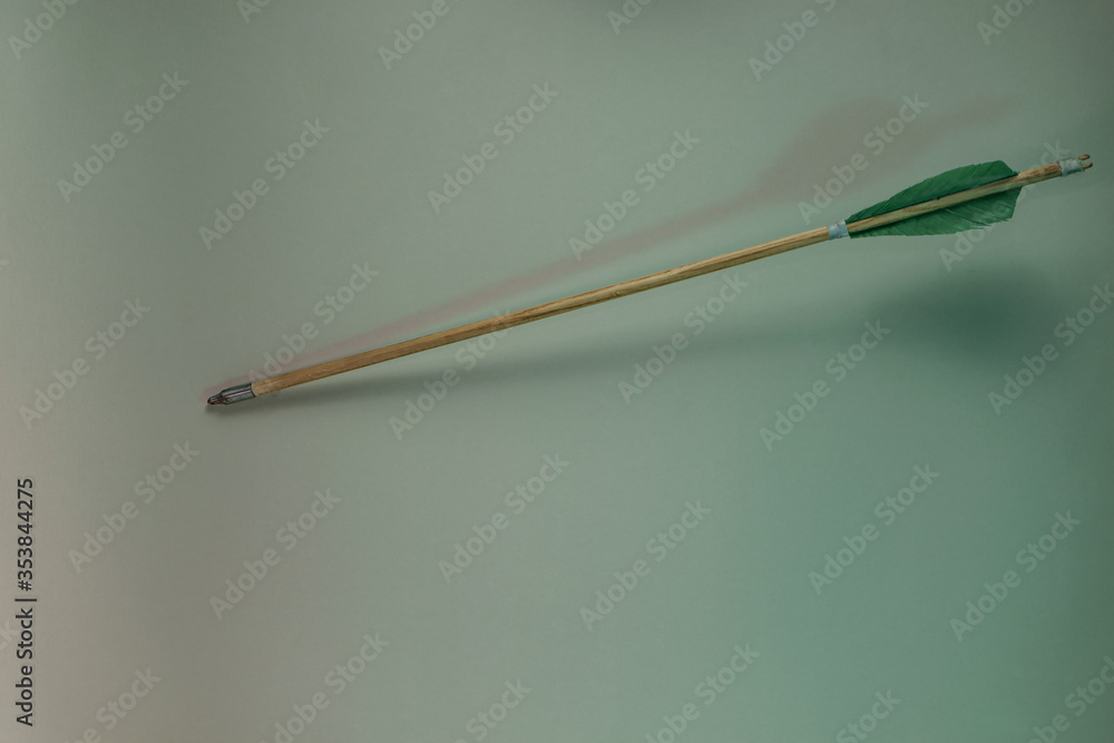 Poster Old green arrow in the color light. Beautiful old arrows minimal in neon light. Minimalism retro style concept. Background pattern for design.