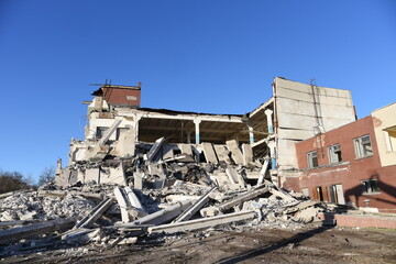 View of the demolition of a multi-storey building. Dismantling and demolition of buildings and structures. Destroy concrete