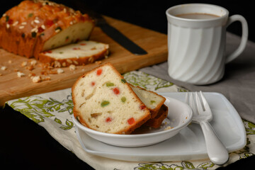 fruit cake and tea 