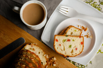 fruit cake and tea 