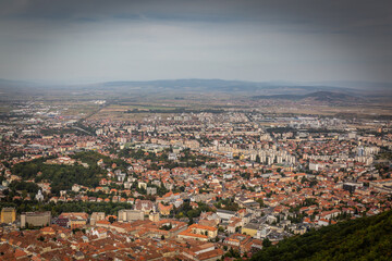 Fototapeta na wymiar Ausblick über die Großstadt Kronstadt in Rumänien