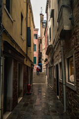 Fototapeta na wymiar Old narrow street in Venice in the rain.