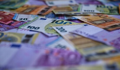 Gemischte Euro-Geldscheine (500€, 200€, 100€, 50€, 20€)