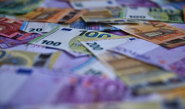 Gemischte Euro-Geldscheine (500&euro;, 200&euro;, 100&euro;, 50&euro;, 20&euro;)